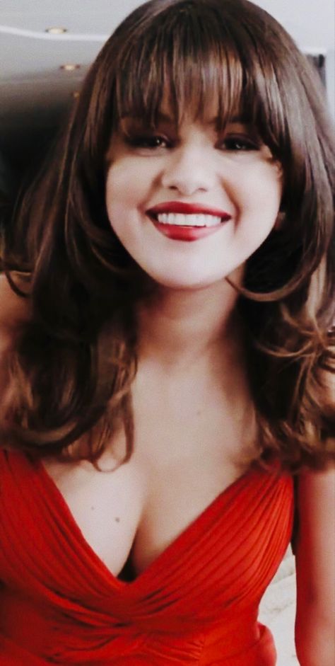 Moon Face Hairstyles, Selena Gomez Haircut, Haircut Inspired, Selena Gomez Album, Selena Gomez Photoshoot, Selena Gomez Outfits, Selena Gomez Cute, Selena Gomez Photos, Selena Gomez Pictures