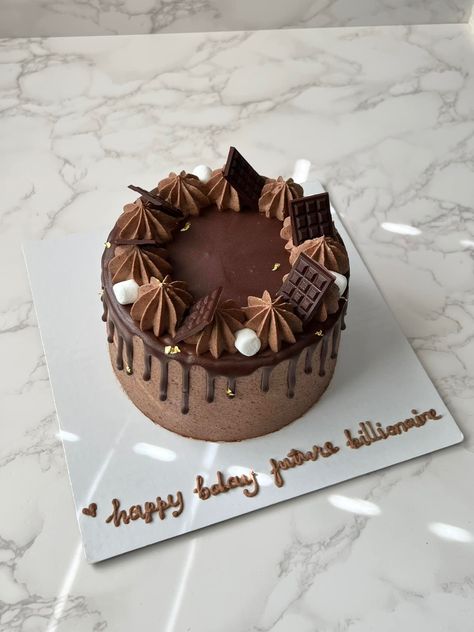 Birthday Cake For Men Chocolate, Small Chocolate Birthday Cake Ideas, Simple Small Cake Designs, Chocolate Bento Cake Design, Simple Chocolate Cake Design, Chocolate Birthday Cake For Men, Latest Cake Trends, Chocolate Bento Cake, Chocolate Cake Design Ideas Simple