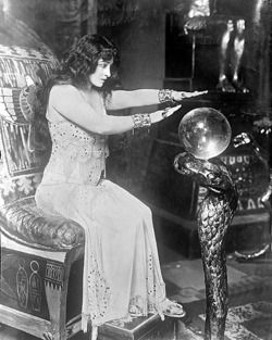 {Photo via Tumblr} Psy Art, Vintage Witch, Fortune Telling, Fortune Teller, Vintage Circus, Witchy Woman, Photo Vintage, White Photo, Look Vintage