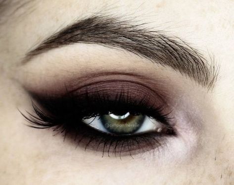 Victorian Eye Makeup, Gothic Wedding Makeup Looks, Punk Wedding Makeup, Dramatic Eye Makeup For Hazel Eyes, Dark Makeup Wedding, Gothic Make Up Looks, Dark Eye Makeup For Blue Eyes, Negative Space Eyeliner, Simple Gothic Makeup Looks