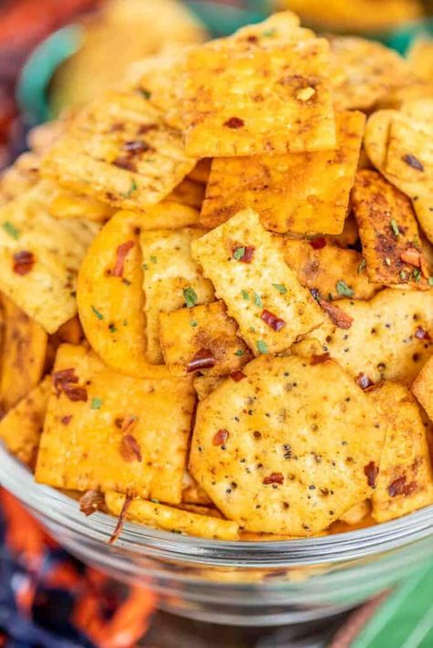 Spicy Snack Crackers - I am totally addicted to these crackers! SO much flavor and just the right about of heat. Your favorite crackers tossed in Worcestershire sauce, vegetable oil, butter, Accent, red pepper flakes, garlic salt, chili powder, and Tabasco sauce. Serve the crackers with a cheese ball, dip, or in your favorite soup or chili. This recipe makes a TON of crackers so it is a great recipe to share with friends. #crackers #spicy #appetizer #snack #partyfood #gameday Spicy Ranch Crackers Recipe, Ranch Crackers Recipe, Spicy Crackers Recipe, Spicy Crackers, Cracker Flavors, Seasoned Crackers, Snack Crackers, Homemade Crackers, Chicken And Biscuits