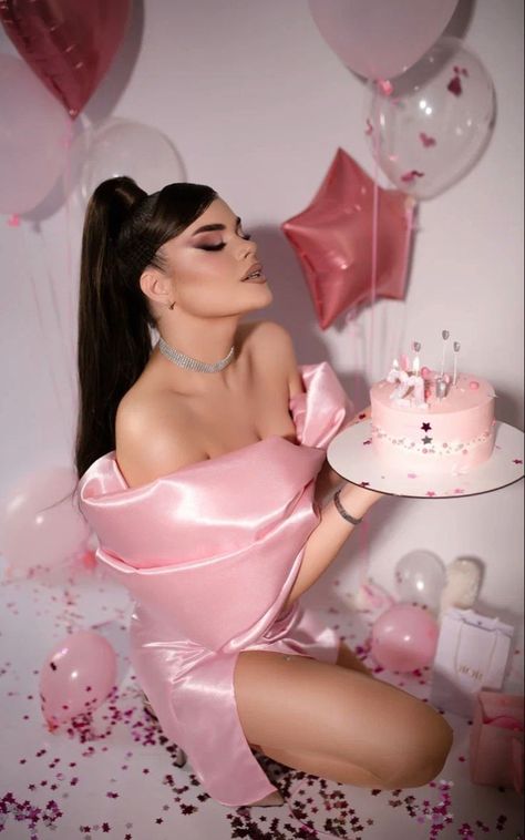 Birthday Shoot Pink, Valentine Photo Shoot, Cute Birthday Pictures, 21st Birthday Photoshoot, Birthday Ideas For Her, Beautiful Photoshoot Ideas, Flower Photoshoot, Elegant Dresses Classy, Birthday Photography