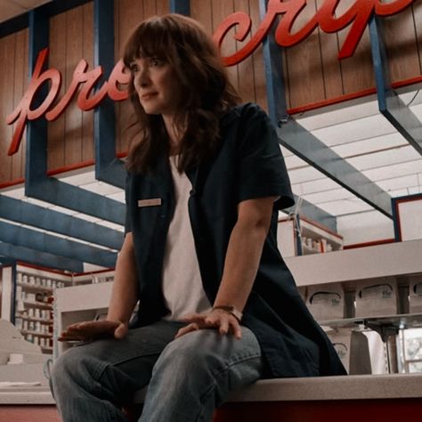 Joyce Byers Outfit, Joyce Stranger Things, Winona Rider, Stranger Things Halloween Party, Winona Forever, Joyce Byers, Stranger Things Halloween, Lovecore Aesthetic, Stranger Things Tv