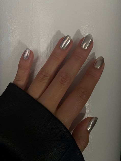 Sheer Silver Nails, Gray Chrome Nails, Chrome Nails Aesthetic, Grey Chrome Nails, Almond Nails Chrome, Nail Metallic, Sliver Nails, Grey Nail Polish, Metallic Art