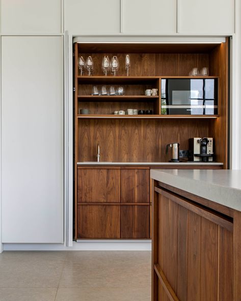 / Subtle luxuries - a beautiful integrated kitchen bar with hidden pocket doors and incredible walnut wood cabinetry throughout.      #kitchenbar #hiddenbar #pocketdoors #walnutwood #walnutcabinetry #handcrafted #britishcraftsmanship #madeinengland #craftedinoxfordshire #kitchenexperts #bespokekitchen #langstaffellis #langstaff High End Kitchen Design, Drinks Station, Integrated Kitchen, 3d Design Software, Bespoke Kitchen Design, Hidden Bar, Hidden Kitchen, Kitchen Design Modern, High End Kitchens