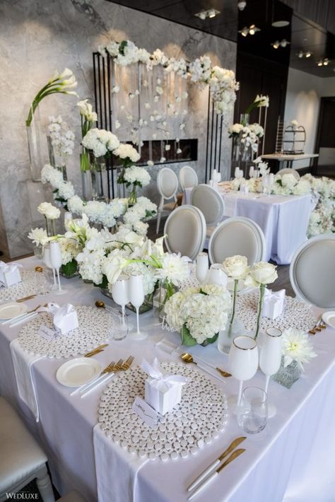 Luxury Bridal Shower Decor, White And Champagne Bridal Shower Decor, Bridal Shower Ideas White Theme, All White Brunch Party, Bridal Shower All White, All White Bridal Shower Theme, Luxury Bridal Shower Ideas, Pearl Theme Bridal Shower Ideas, All White Bridal Shower Ideas