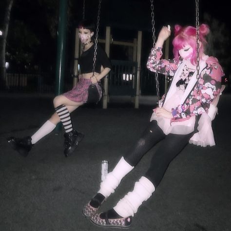 Clothes Alt, Goth Friends, Pink Grunge, Alt Outfits, Kawaii Goth, Grunge Girl, Goth Aesthetic, Alt Fashion, Friend Photoshoot