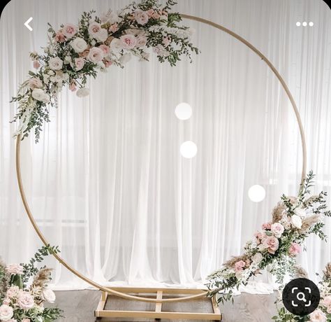 Circle Wedding Arch Flowers, Wedding Arch Ideas Outdoor, Round Wedding Arch, Engagement Card Design, Unique Wedding Cards, Floral Arch Wedding, Wedding Alters, Wedding Reception Backdrop, Wedding Backdrop Design