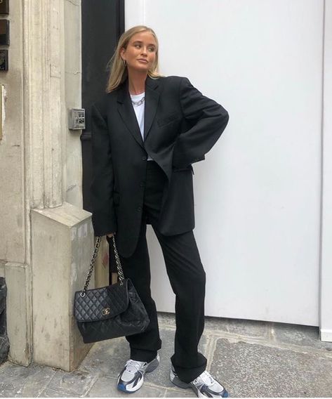 Oversized Blazer Outfit, Mode Dope, Minimal Stil, Looks Black, Outfit Trends, Blazer Outfits, Oversized Blazer, 가을 패션, Mode Inspiration