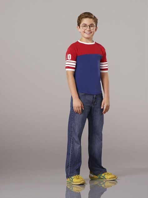 Sean Giambrone, Adam Goldberg, The Goldbergs, Comedy Tv, Attractive People, Youtubers, Pajama Pants, Pants, Trousers