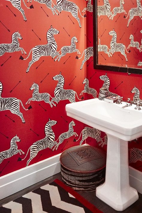 Eclectic bathroom with printed zebra wallpaper and a black mirror Wes Anderson Wallpaper, Zebra Print Wallpaper, Upper West Side Apartment, Zebra Wallpaper, Wallpaper Bathroom, Accent Wall Colors, Bright Homes, Unique Bathroom, Trendy Wallpaper