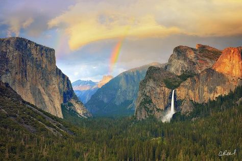 Stairway To Heaven | Tunnel View, Yosemite NP Watching this double rainbow form was a beautiful reward on my first trip out of the season. It didn't look like much was going to happen and then.... the miracle. CR : Aaron Reed Yosemite Tunnel View, Double Rainbow, Adventure Explore, Stairway To Heaven, To Heaven, Yosemite National Park, Travel Bucket List, The Valley, Beautiful Places