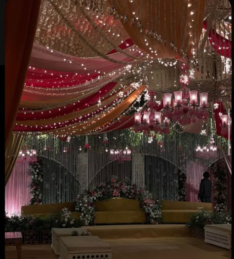 Mendhi Wedding Decor, Desi Wedding Decorations, Indian Wedding Astethic, Indian Desi Wedding Aesthetic, Modern Desi Wedding, Desi Wedding Venue Aesthetic, Baraat Aesthetic, Pastel Desi Wedding, Indian Wedding Venue Ideas