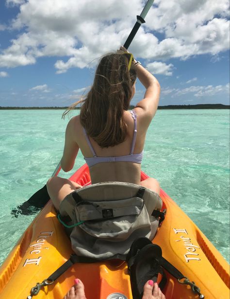 Beach Kayak Aesthetic, Kayaking Picture Ideas, Kayak Aesthetic Photos, Kayaking Poses, Kayak Pictures Ideas, Kayak Pose, Kayaking Aesthetic, Kayak Pictures, Ocean Kayaking