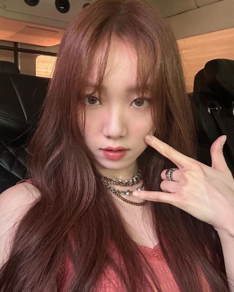 Copper Brown Lee Sung Kyung Hair, Brunette Hair Color Ideas, Brown Hair Ideas, Cool Brown Hair, Rich Brown Hair, Warm Brown Hair, Warm Brunette, Brown Hair Color Ideas, Lee Sung Kyung