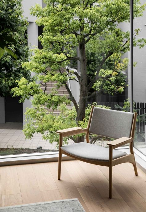 Home tour | A pair of minimalist apartments in Tokyo | These Four Walls Keiji Ashizawa, Minimal Apartment, Design Japonais, Light Hardwood, Japandi Design, Light Hardwood Floors, Calming Spaces, Japanese Furniture, Minimalist Apartment