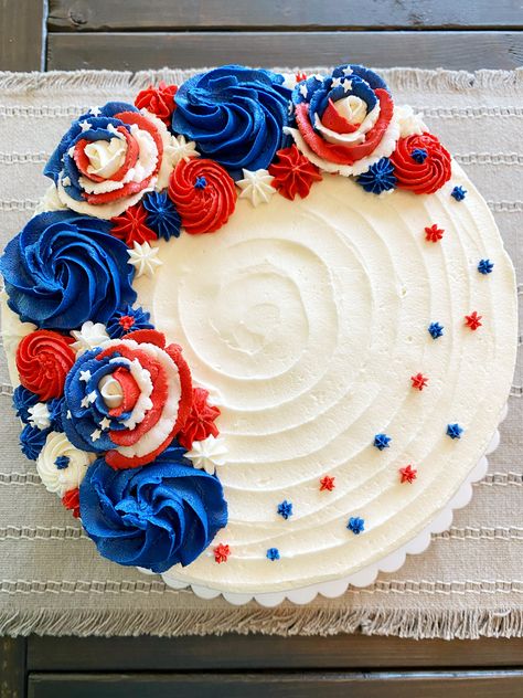 Veterans Cake Ideas, 4th Of July Sheet Cake Decorating, Patriotic Cakes Ideas, Veterans Day Cake, Labor Day Cake Ideas, Patriotic Cake Ideas, Patriotic Cake Decorating, Creative Deserts, Patriotic Cakes