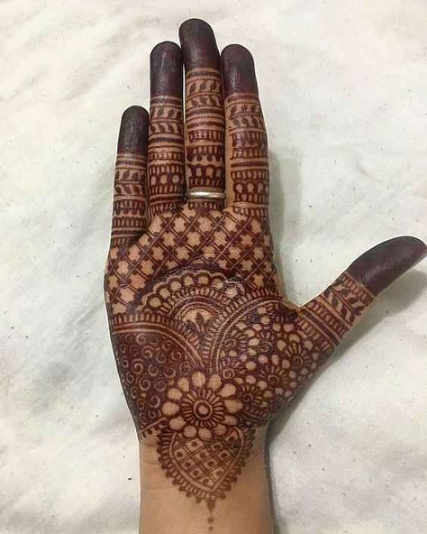 If you are not a big fan of mehndi or if Front Short Mehndi Design, Short Mehandi Front Hand, Mehndi Front Hand Simple, Short Hand Mehndi Designs, Short Hand Mehndi, Simple Front Hand Mehndi Designs, Front Hand Simple Mehndi Designs, Front Hand Mehndi Designs Simple, Front Mehndi