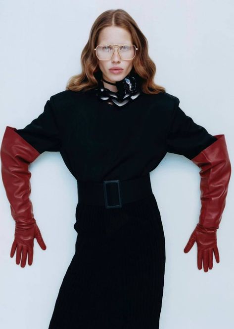 Riva Fashion, Pose Mode, Gloves Fashion, Fashion Photography Poses, Fashion Project, Olivia Palermo, Alexis Bittar, Vogue Fashion, Harpers Bazaar