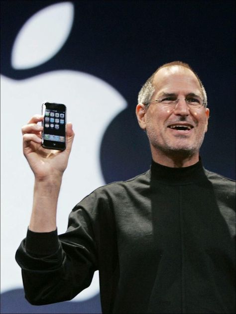 Steve Jobs: From Garage to World’s Most Valuable Company - CHM Steve Jobs Photo, Iphone 2007, Steve Jobs Apple, Louis Daguerre, Tim Cook, Iphone 2g, First Iphone, Joan Baez, Tony Curtis