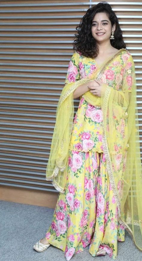 Suits For Haldi Ceremony, Floral Sharara Suit, Floral Sharara, Sarara Dress, Ikat Blouse Designs, Ceremony Outfit, Dress Kurti, Simple Suit, Haldi Outfits