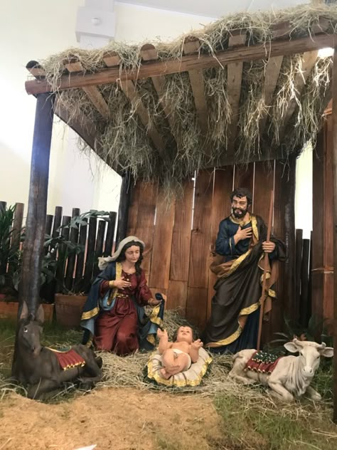 Outdoor Manger Scene, Pesebres Navidad Ideas Grandes, Nativity Props, Nativity Sets Display, Christmas Nativity Scene Diy, Christmas Nativity Scene Display, Outdoor Nativity Sets, Christmas Crib Ideas, Nativity Scene Diy