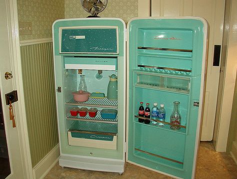 ah -  1958 Philco fridge memories... 60s Fridge, 70s Fridge, Blue Fridge, Kitchy Kitchen, Retro Kitchen Accessories, Retro Kitchen Appliances, Vintage Kitchen Appliances, Vintage Fridge, Vintage Refrigerator