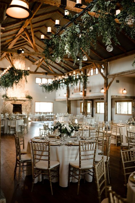 Wedding Decorations Colors Schemes, Dripping Springs Wedding, Rustic Venue Decor, Romantic Rustic Wedding Decor, Rustique Wedding, Fall Evening Wedding, Classy Barn Wedding, Classy Boho Wedding, Camp Lucy Wedding