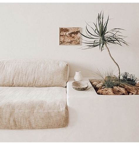 Concrete Couch, Concrete Sofa, Built In Couch, Spain House, Couches For Small Spaces, Built In Sofa, Concrete Interiors, Courtyard Gardens Design, Hobby House