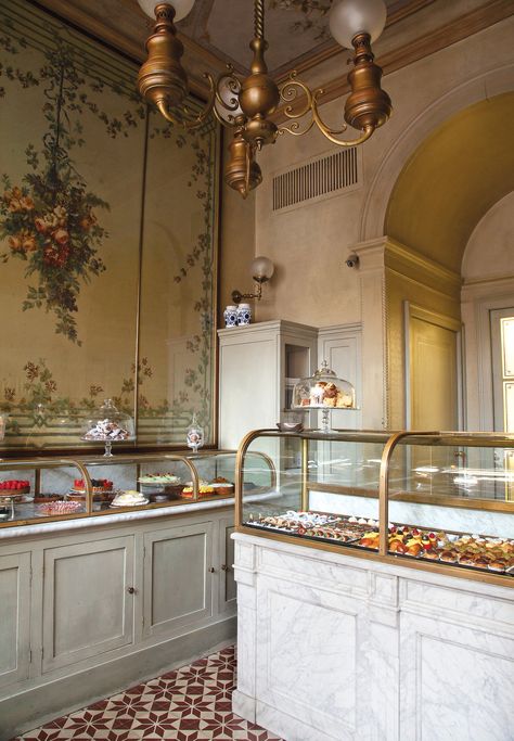 Giacomo Bulleri has spent a lifetime making rustic Tuscan food in the heart of Milan — with a little help from the architect Renzo Mongiardino. Cafe Industrial, Boutique Patisserie, Patisserie Shop, Patisserie Design, Vintage Bakery, Bakery Shop Design, Bakery Interior, Decoration Patisserie, Bakery Design Interior