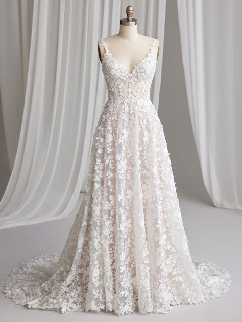 Wedding Dress Styles For Body Types, 3d Floral Wedding Dress, Wedding Dress Neckline, Scoop Neck Wedding Dress, Halter Top Wedding Dress, Wedding Dress Fit And Flare, White Dress Bridal, Floral Lace Wedding Dress, Embroidered Wedding Dress