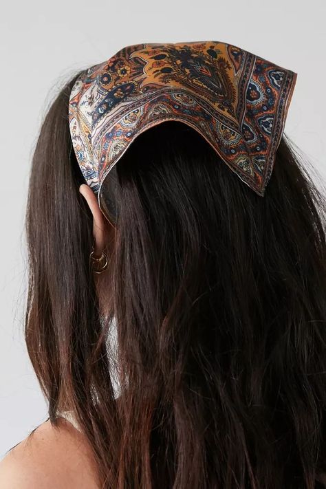 Veiling Styles, Spiritual Aesthetic, Mom Aesthetic, Aesthetic Dream, Hippie Aesthetic, Hair Scarf Styles, 70s Inspired Fashion, Hippie Hair, 70s Outfits