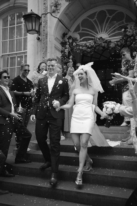 Bride and groom walking down stairs with confetti Townhall Wedding, London Elopement, Marylebone Town Hall, Wedding Dresses London, City Hall Wedding Photos, Sf City Hall Wedding, Small Wedding Photography, Wedding Photography List, Photography List