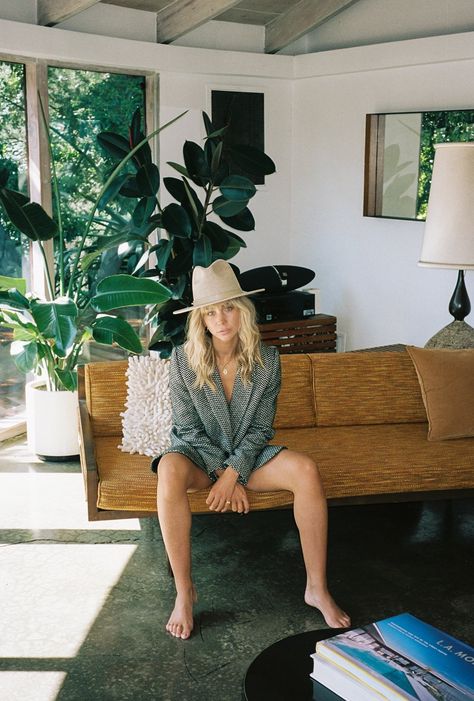 White Beret Outfit, Lisa Olsson, White Beret, Swim Model, Red Beret, Spa Towel, Lack Of Color, Stone Cold Fox, Trendy Hat