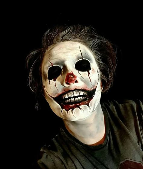 Face Paint For Men Halloween, Cool Halloween Face Paint Ideas, Scary Clown Makeup Ideas Men, Halloween Makeup Scary Horrifying, Men Makeup Halloween, Creepy Clown Makeup Male, Halloween Clown Makeup Scary, Creepy Make Up, Scary Clown Costume Ideas