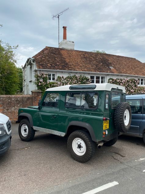 Land Rover Defender Vintage, Green Land Rover Defender, Land Rover Defender Aesthetic, Green Land Rover, Old Land Rover, Green Land, Land Rover Discovery 2, Land Rover Defender 90, Defender 90