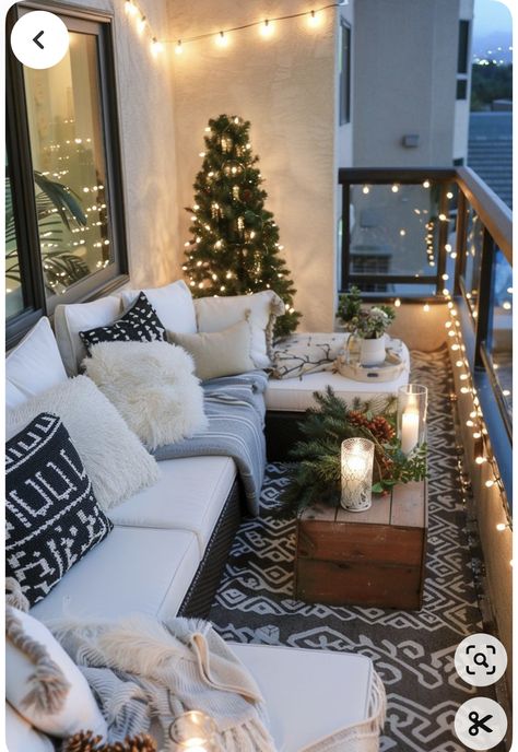 Christmas Lights Apartment Balcony, Holiday Patio Decorating Ideas, Balcony Holiday Decor, Christmas Terrace Decoration, Small Patio Christmas Decorating Ideas, Christmas Decor For Apartment Balcony, Cozy Christmas Decor Apartment, Christmas Decorations For Balcony, Apartment Balcony Christmas Decor