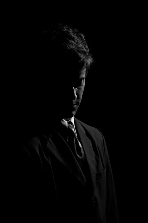 portrait, rim light, black and white, suit, Low Key Portraits, Low Key Photography, Dark Portrait, Low Light Photography, Portrait Photography Men, Photography Black And White, Portrait Lighting, Shadow Photography, Annie Leibovitz