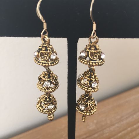 Umbrella Earrings, Traditional Jhumka, Gold Bar Earrings Studs, Gold Bar Earrings, Western Clothing, Bar Stud Earrings, Hammered Gold, Dangly Earrings, Bar Earrings