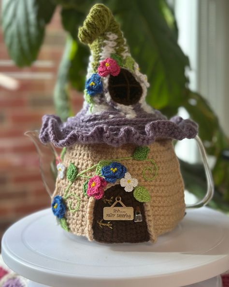 Flowers are on 🌸 . . . . . . #crochet #crochetersofinstagram #crochetdesign #fairyhouse Diy Hat, Fairy House, Crochet Designs, Crochet, Hats, Flowers, Quick Saves