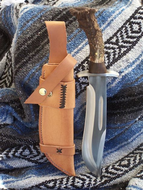 Alaska Bowie. Bowie knife with a deer antler, black walnut handle Antler Knife Handle, Antler Knife, Diy Knife, Dagger Knife, Knife Collection, Knife Design, Cool Knives, Knife Sheath, Bowie Knife