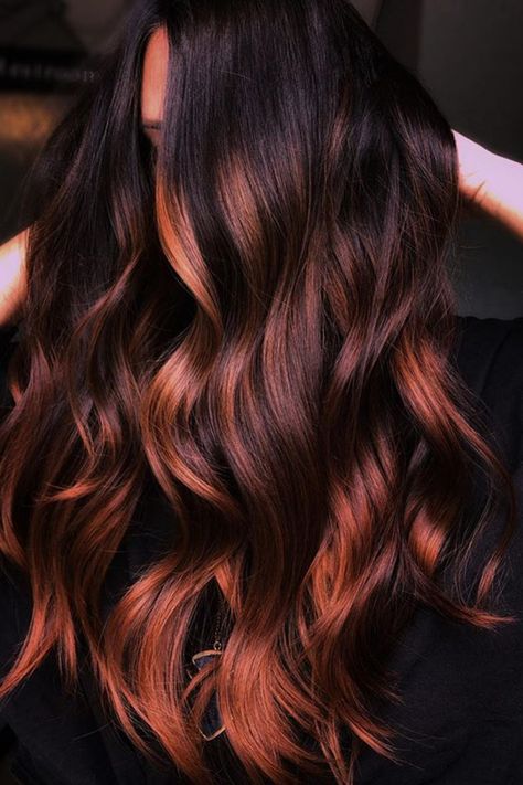 Want to lighten your dark strands? Then you might consider this copper balayage dream hair made by Hairstylist Julie Smith (@thathairmagic). Tap to visit our site and see our list of awesome balayage for dark hair. #balayagedarkhair #balayagehair Brunettes Going Red, Balayage Hair Copper, Rambut Brunette, Hair Pics, Inspo Hair, Hair Color Auburn, Red Highlights, Brown Hair Balayage, Fall 24