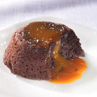 Enjoy these delicious molten cakes with a deep, rich chocolate center. Spoon caramel sauce and coarse sea salt over each cake for a truly elegant dessert. Caramel Lava Cake, Molten Lava Cake, Molten Cake, Molten Lava Cakes, Molten Chocolate, Molten Lava, Chocolate Lava Cake, Lava Cake, Dark Chocolate Cakes