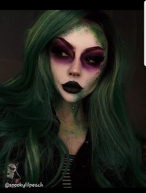 Gender-Bend Beetlejuice Beetlegeuse Costume, Beetlejuice Halloween Costume, Halloween Costumes Women Scary, Beetlejuice Makeup, Beetlejuice Costume, Holloween Makeup, Beetlejuice Halloween, Hair Messy, Cute Halloween Makeup