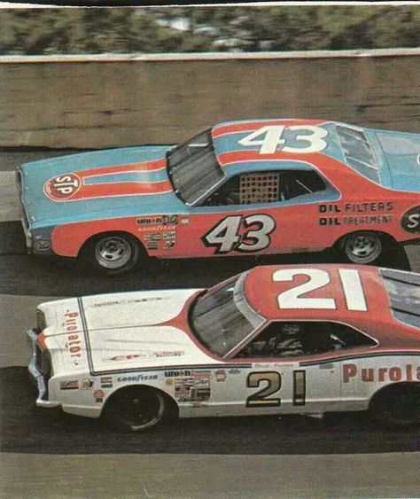 Richard Petty & David Pearson - probably the greatest rivalry in the sport, between the two winningest drivers of all time! Race Tracks, Nascar Cars, Classic Race Cars, Nascar Race Cars, Richard Petty, Cars Racing, Mopar Cars, Classic Racing Cars, Plymouth Roadrunner