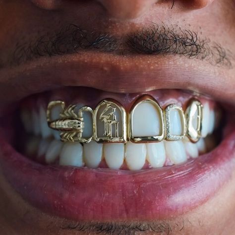 Custom Grillz Ideas, Gold Teeth Aesthetic, Grills Black Women, Women Grills, Men Grills, Grills Aesthetic, Grills For Teeth, Teeth Jewels, Open Face Grillz