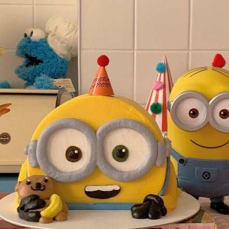 Korean Birthday Cake Aesthetic, Korean Cake Ideas, Birthday Cake Korean, Kue Disney, Delicious Cake Ideas, Minion Birthday Cake, Small Birthday Cakes, Mini Torte, Korean Cake