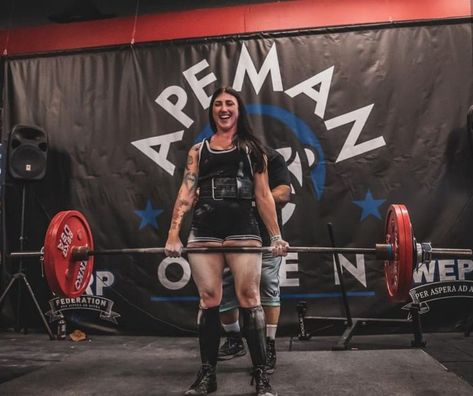 Powerlifting Before And After, Powerlifting Outfit Women, Power Lifter Women, Womens Powerlifting, Powerlifting Photography, Women Powerlifting, Powerlifting Aesthetic, Powerlifting Quotes, Female Powerlifter