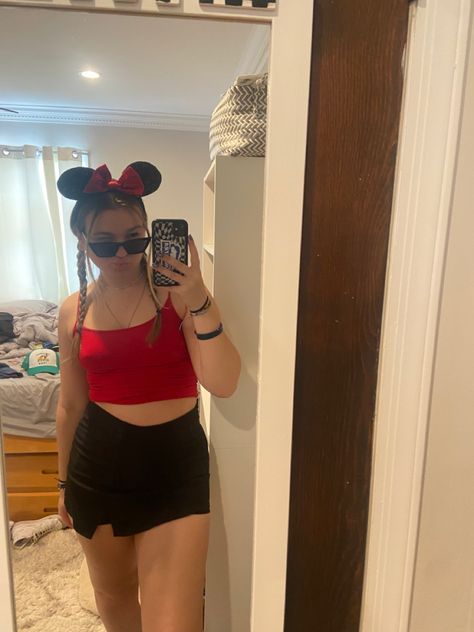 Cute Minnie Mouse Costume, Mini Mouse Costume Women, Minnie Mouse Outfit Ideas, Minnie Mouse Outfit Women, Minnie Mouse Inspired Outfit, Social Outfits, Paris Trip Outfits, Minnie Costume, Minnie Mouse Outfit