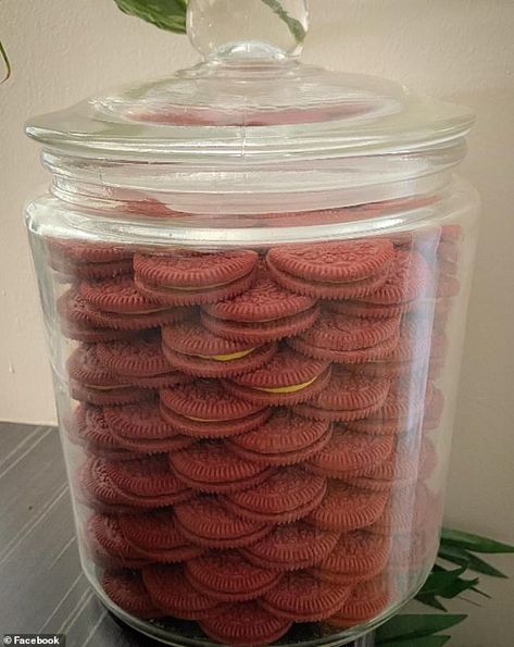 Oreo Jar, Cookie Jars Display, Cookie Jar Decor, Jar Display, Jar Decor, Not The Only One, Oreo Cookie, Oreo Cookies, Khloe Kardashian